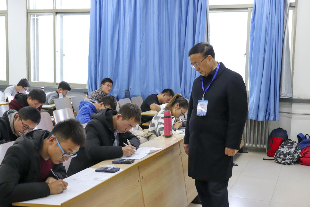 学校领导巡视榆中校区本科生期末考试