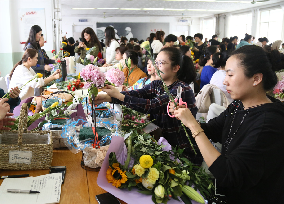 有个约会兰州大学第一医院工会举办庆祝三八国际劳动妇女节插花活动