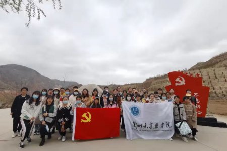 药学院党委组织党员赴布楞沟村史馆开展实践教育活动
