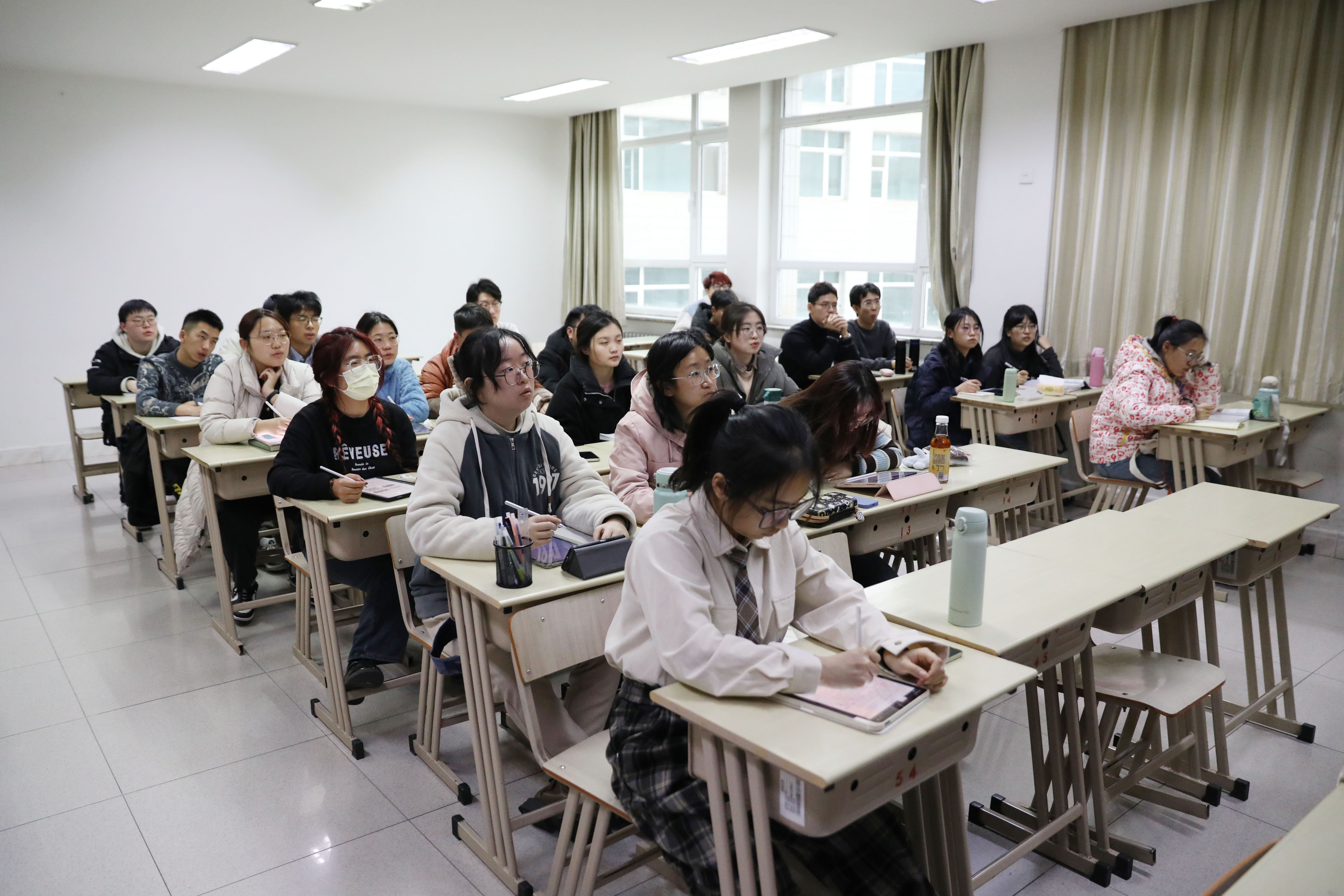 开学第一天 兰州大学尽显新春新气象