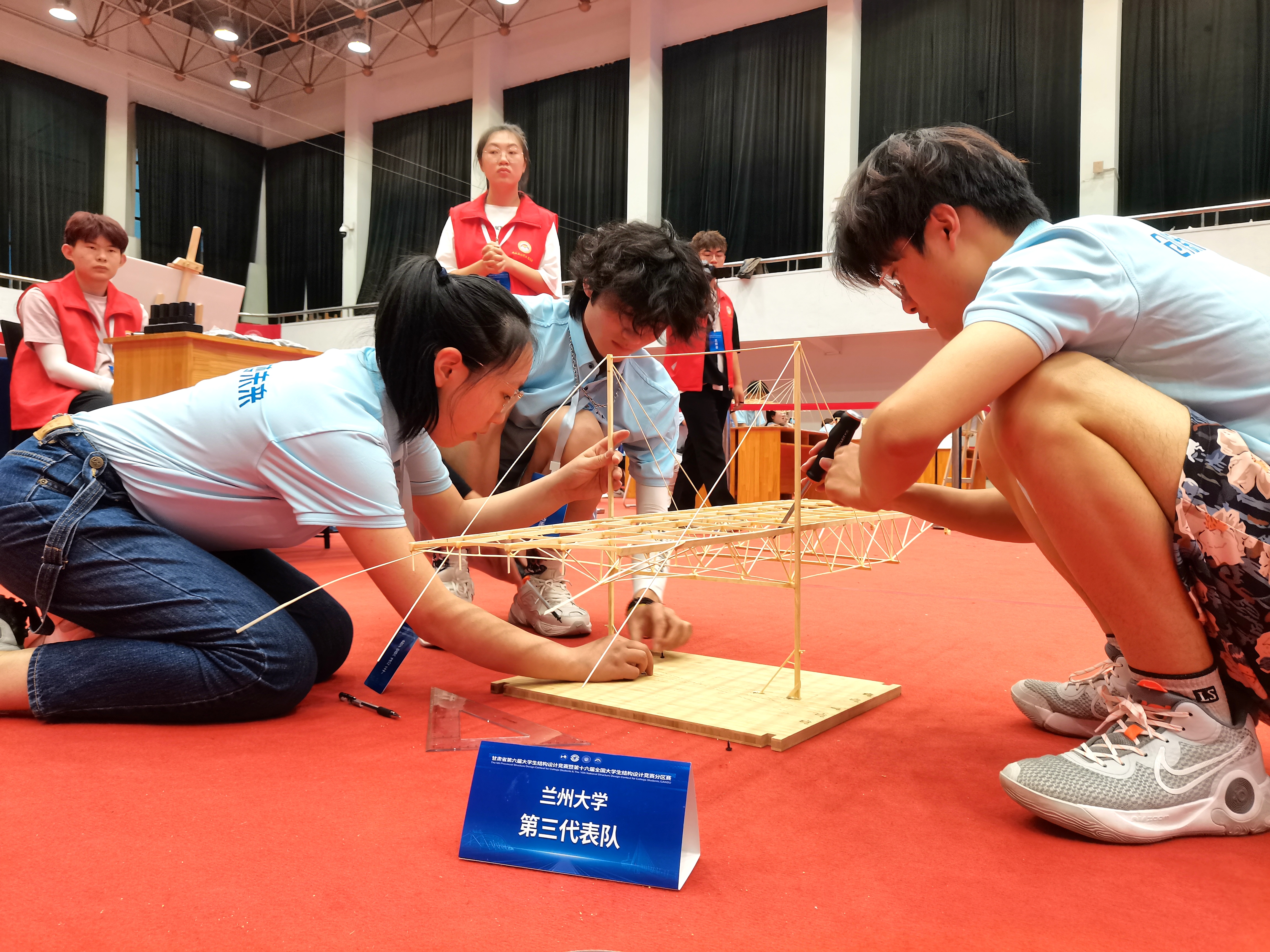 【学在兰大】掌声背后的孜孜以求——访全国大学生结构设计竞赛兰州大学代表队