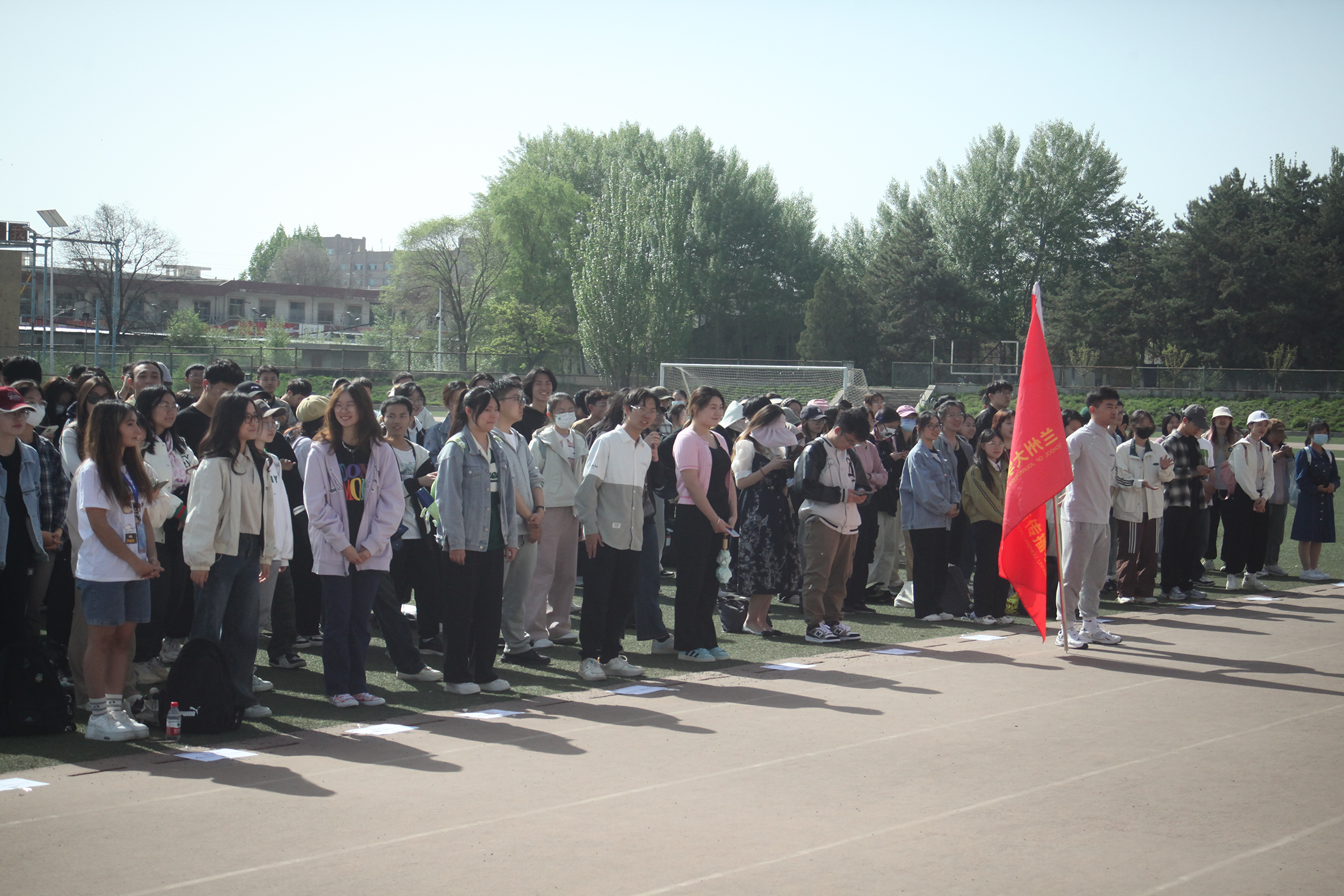 新闻与传播学院举行“三走进”师生运动会