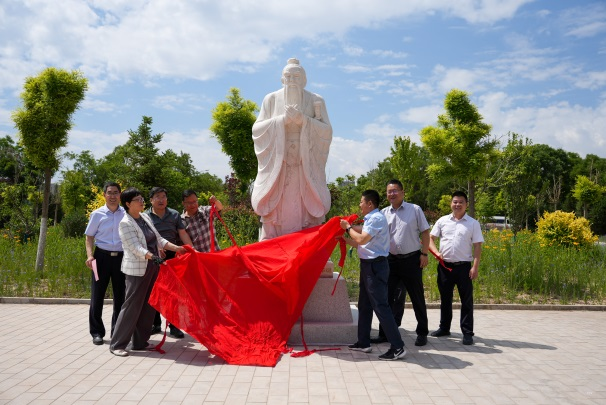 孔子雕像落成仪式在榆中校区举行