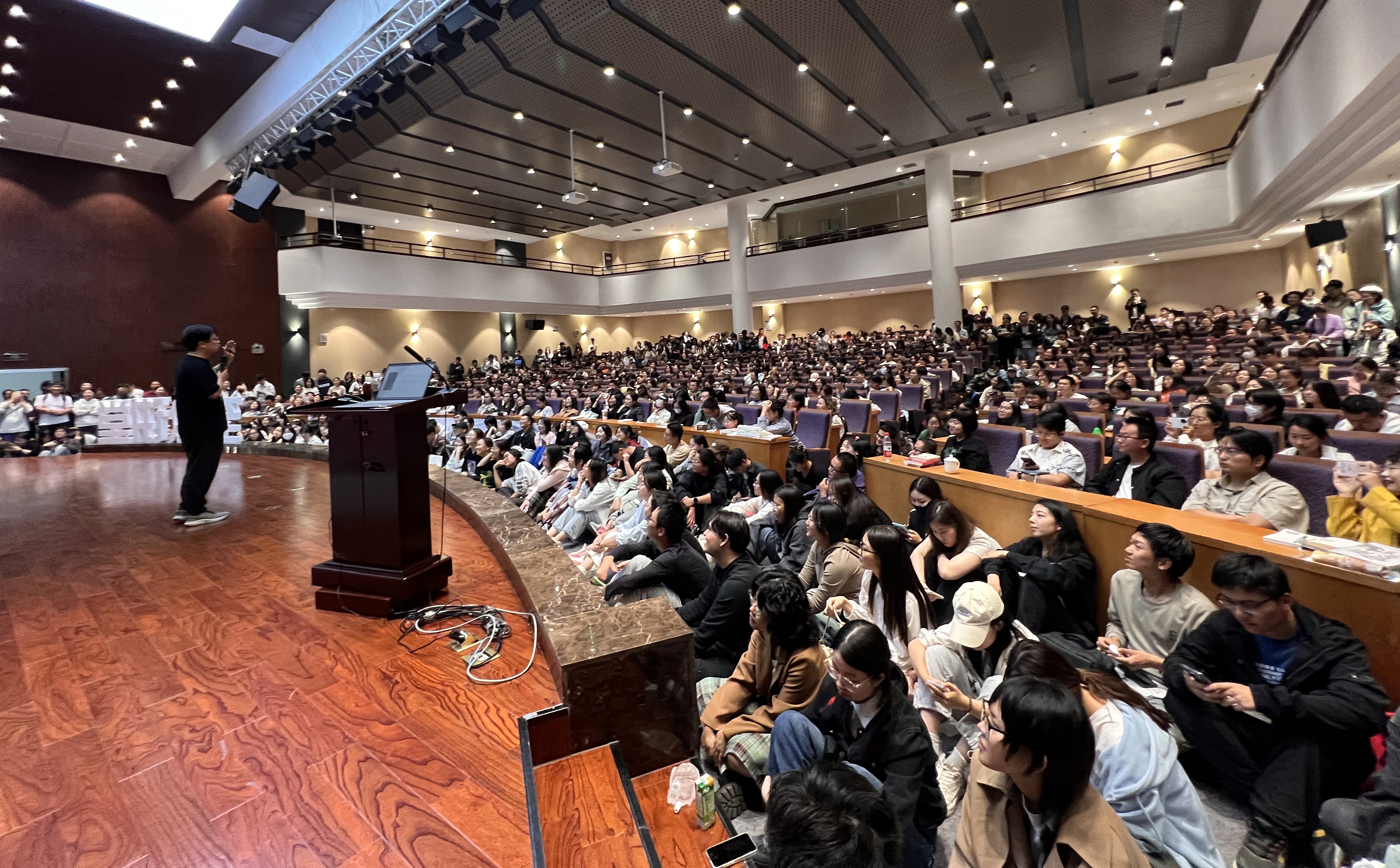 作家马伯庸做客兰州大学“至公讲堂”